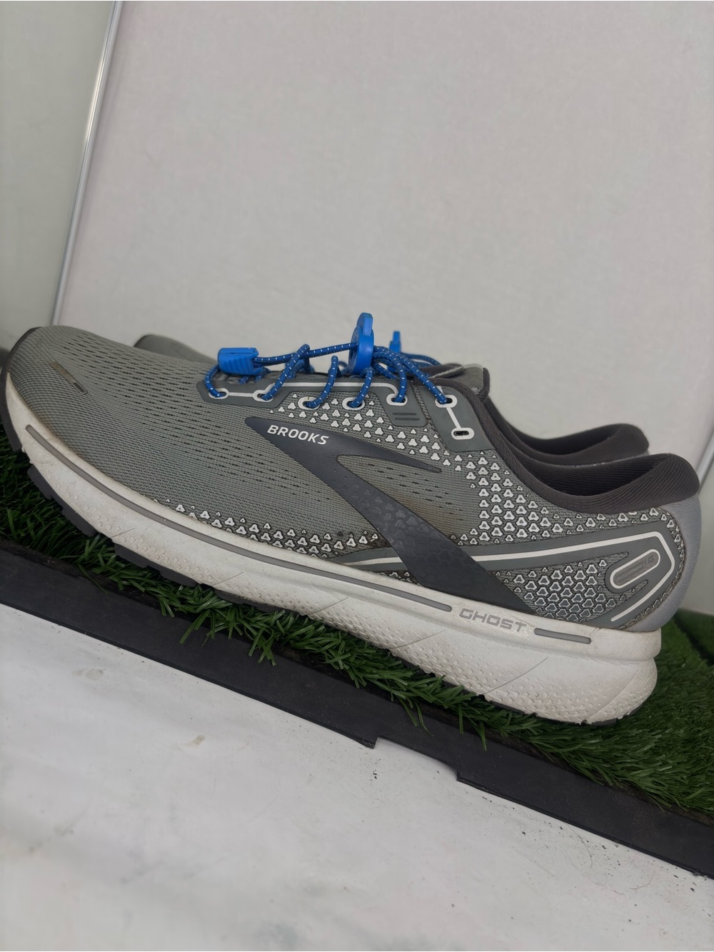 Brooks Men’s Size 12 Ghost 14 Alloy Oyster Gray Athletic Running Shoes